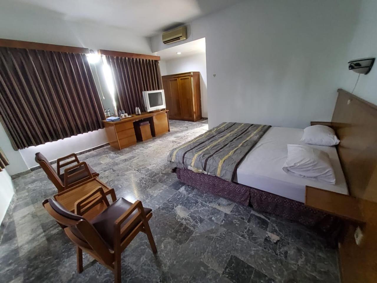 Hotel Kumala Samudra Cikakak Экстерьер фото