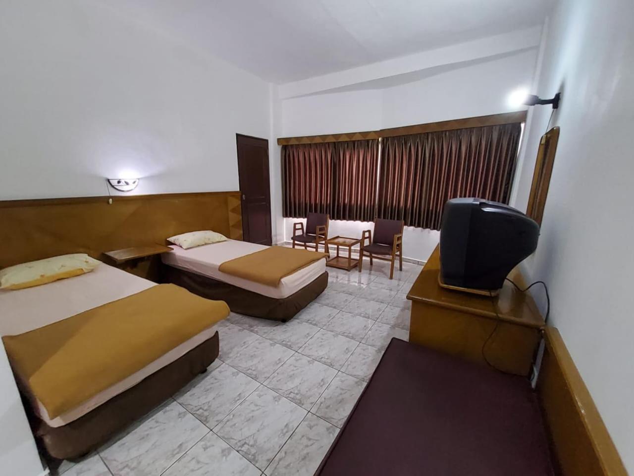 Hotel Kumala Samudra Cikakak Экстерьер фото