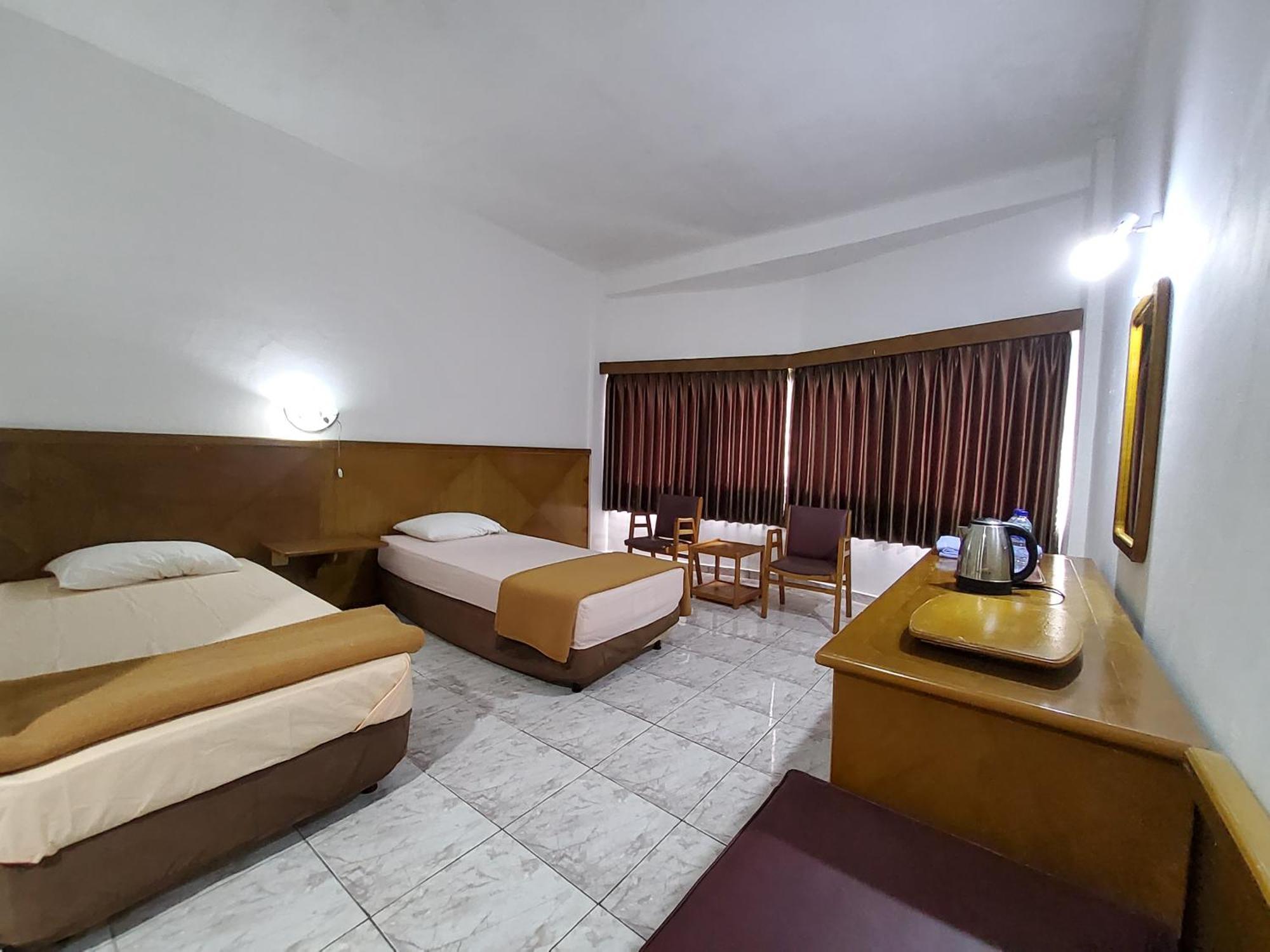 Hotel Kumala Samudra Cikakak Экстерьер фото